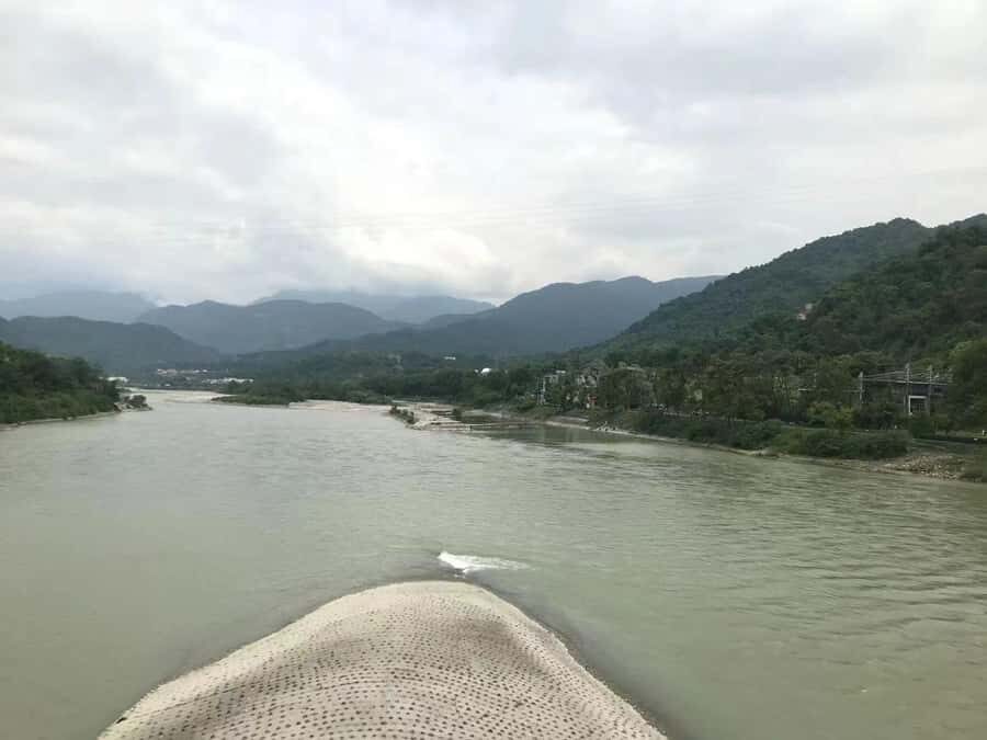 1-Day Mount Qingcheng and Dujiangyan Irrigation System Tour - The gondola and crowd management: how to keep your day fun