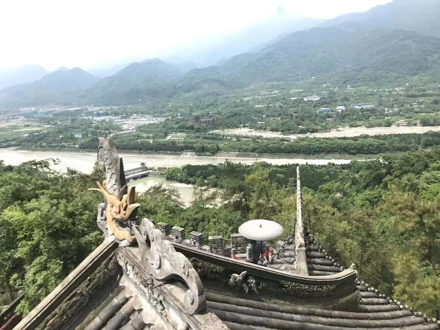 1-Day Mount Qingcheng and Dujiangyan Irrigation System Tour - Tour formats: private English guide versus self-guided with English support
