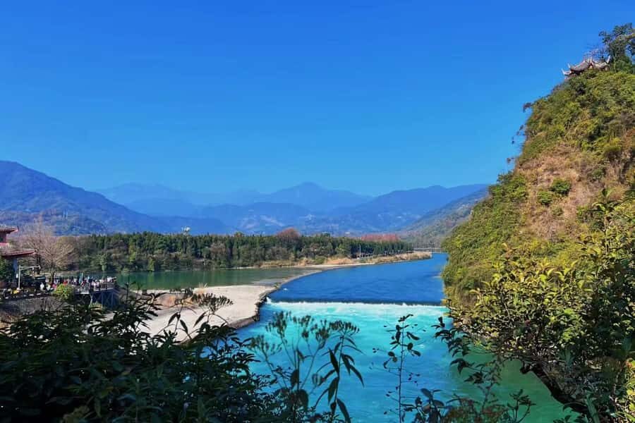 1-Day Mount Qingcheng and Dujiangyan Irrigation System Tour - Who should book this tour (and who might not love it)