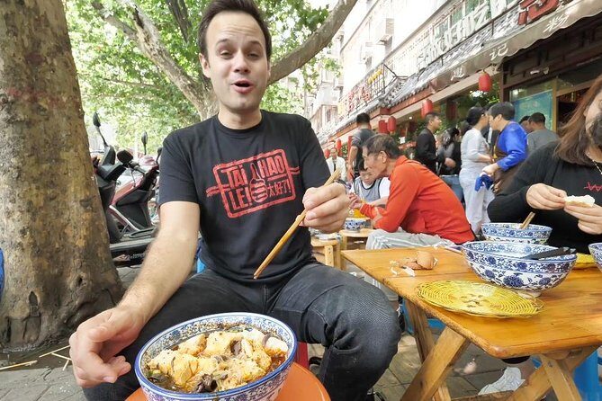 3-Hour Private Night Tour: Beijing Foodie Experience - Stop 2 at Xinjiang Taste Restaurant: lamb kabobs and Erguotou