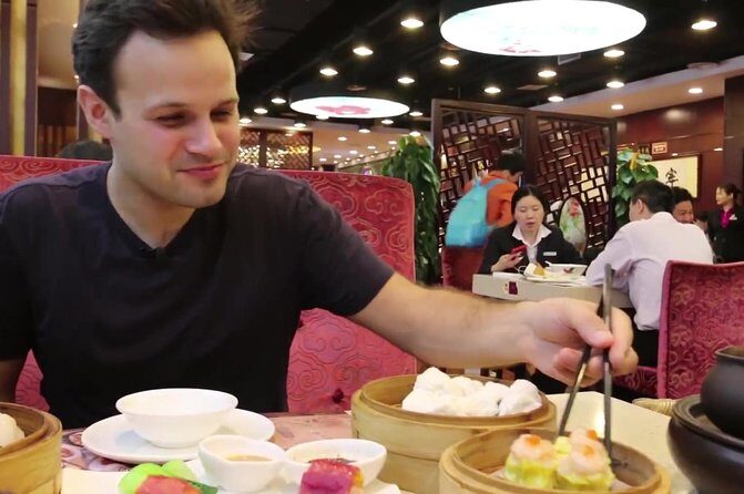 3-Hour Private Night Tour: Beijing Foodie Experience - Tanjianbing and sweet snack street flavors on Zhangzizhong
