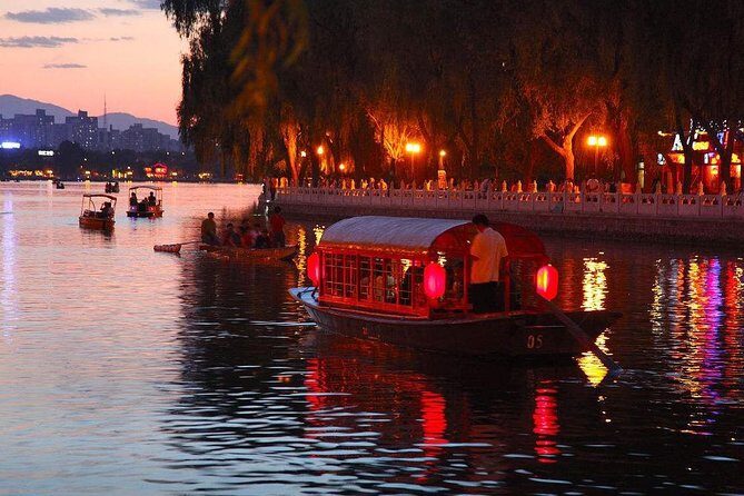 4-Hour Private Illuminated Beijing Tour with Authentic Chinese Dinner on Hutong Street - Dongsi Hutong Dinner: Your One Hour of Beijing That Smells Like Beijing