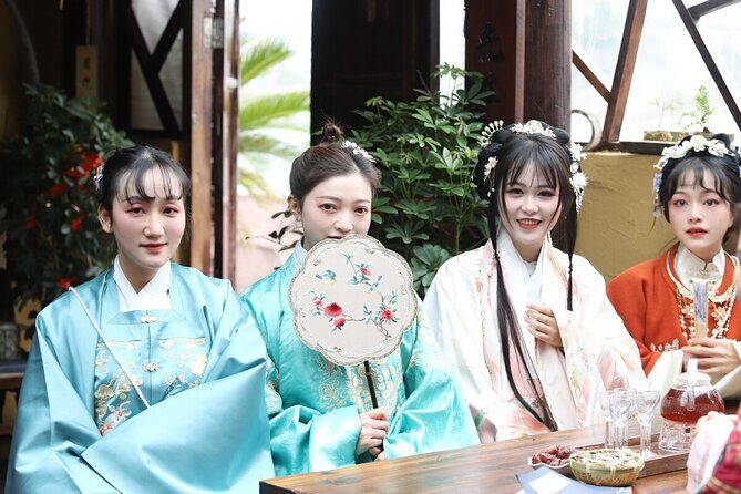 All Inclusive Great wall and Summer palace VIP Pivate Tour - Traditional costume photo chance in warm seasons