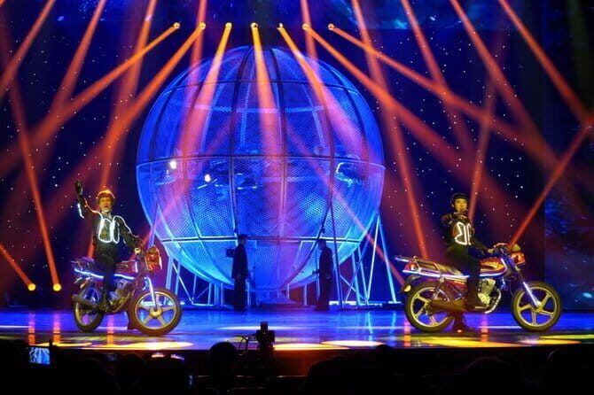 Beijing Acrobatic Show in Red Theater with Guide and Transfer - Red Theatre Beijing: One hour of high-skill spectacle