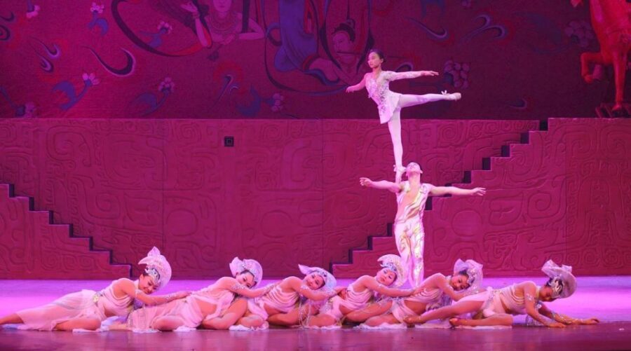 Beijing: Acrobatic Show with Peking Duck Dinner Private Tour - Private Hotel Pickup And The Trip To Red Theater