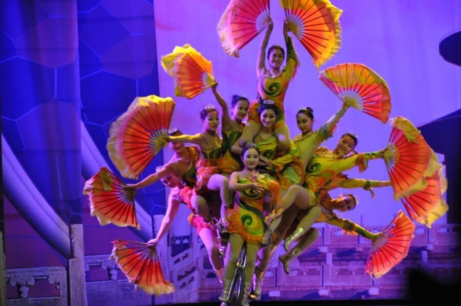 Beijing: Acrobatic Show with Peking Duck Dinner Private Tour - Peking Duck Dinner: Crispy Skin And Fruit-Tree Flavor