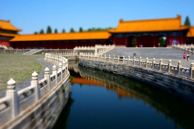 Beijing Essential Full-Day Tour including Great Wall at Badaling, Forbidden City and Tiananmen Square - Lunch, Longdi Jade Factory, and the shopping stops you should expect