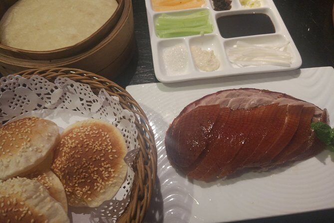 Beijing Evening Tour: Chaoyang Acrobatic Show with Peking Duck Dinner - Peking Duck at Bianyifang: What Makes the Meal Worth the Ticket