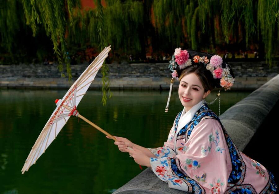Beijing: Explore the Forbidden City in Hanfu - Hanfu styling first: choosing a robe that fits the moment