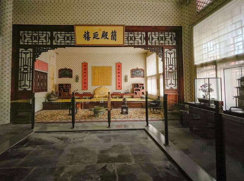 Beijing: Forbidden City and Tian’anmen Square Waking Tour - Forbidden City highlights: more than throne rooms