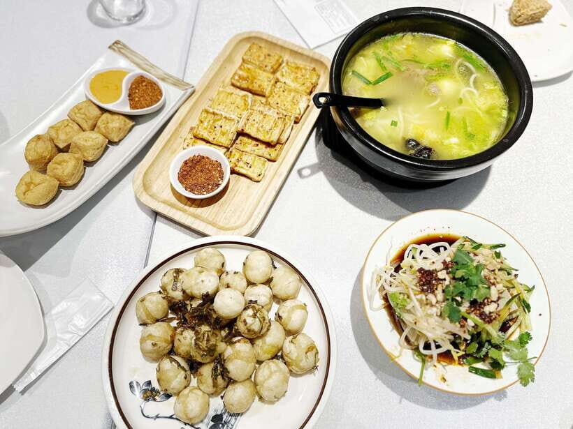 Beijing Hutong Food Crawl Delights: Peking duck, Hotpot&More - Price and timing: is $80 for 3 hours a fair deal?
