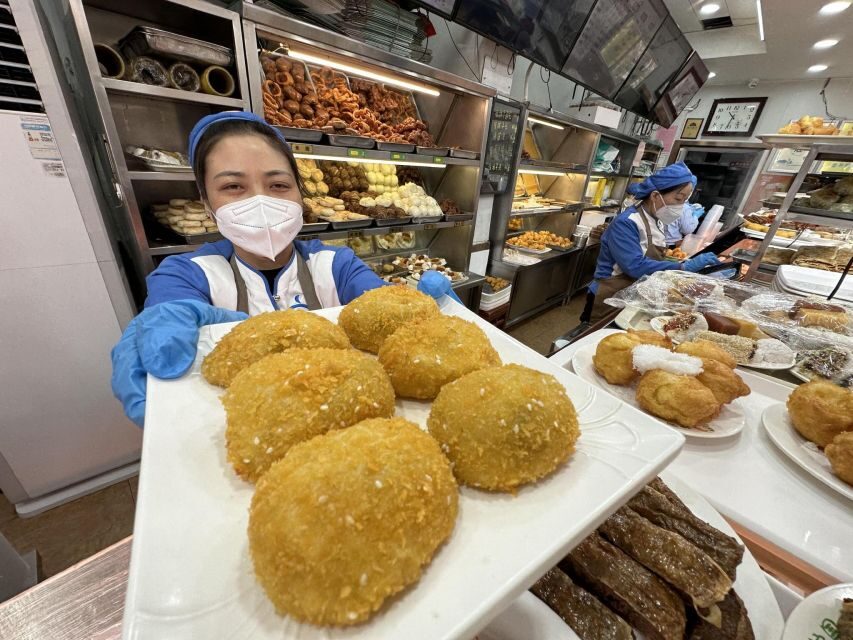 Beijing: Hutong Private Culinary Walking Tour - The snack lineup: from jianbing to oddball classics