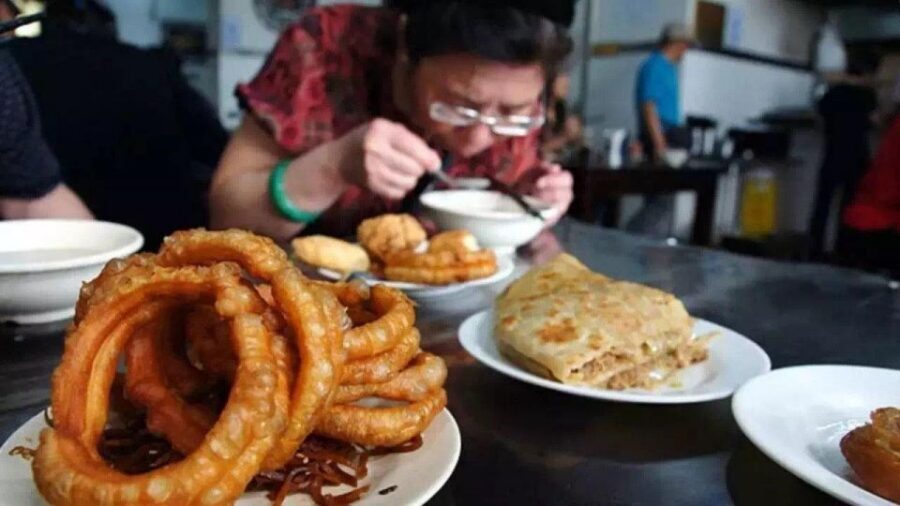 Beijing: Hutong Private Culinary Walking Tour - The people and the food story: what the guide brings to the table
