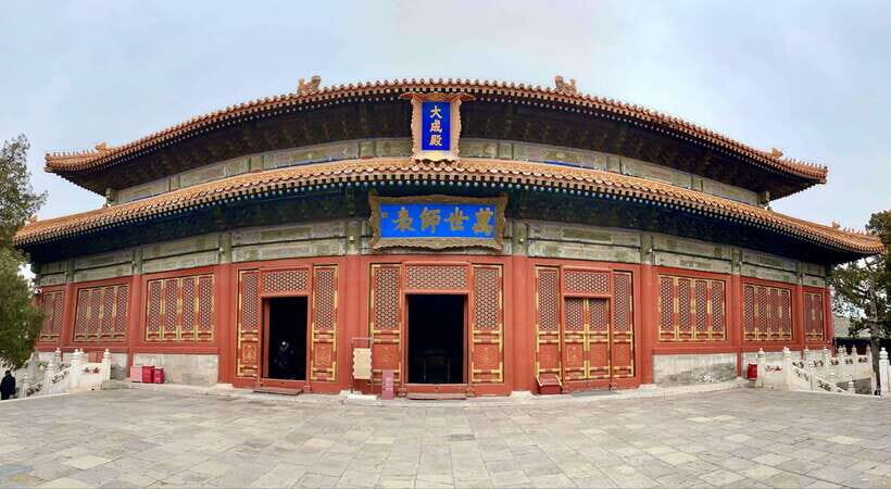 Beijing lama Temple Or Confucius Temple Tickets Reservation - Entering Beijing Lama Temple: pagodas, halls, and the Three Buddhas focus