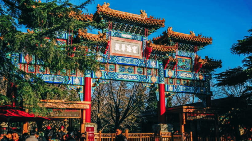 Beijing: Lama Temple (Yonghe Temple) Admission Ticket - Incense, prayer, and crowds: how to time your visit for better calm