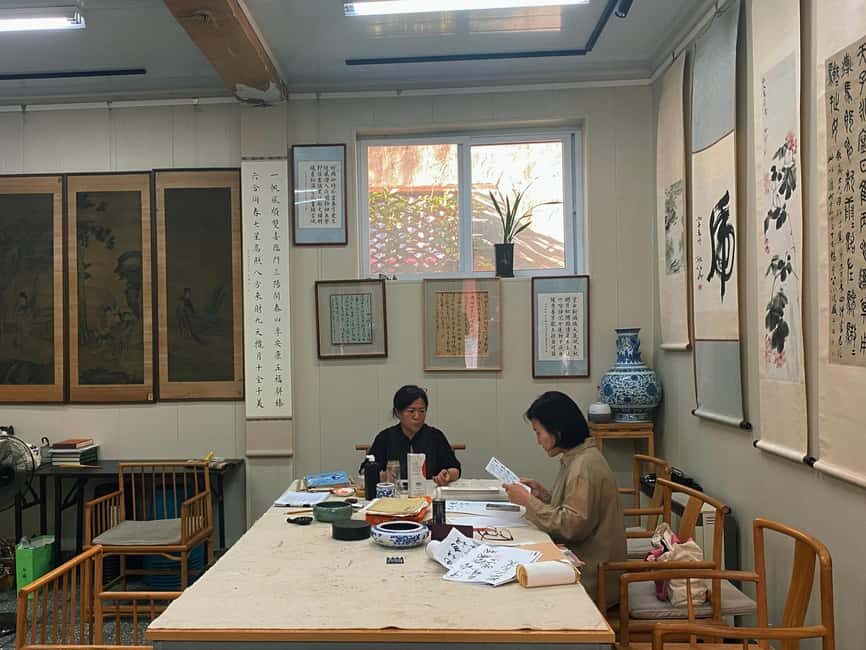Beijing liulichang : Learn Calligraphy orCarving from Master - Inside the Traditional Studio: What Teaching Feels Like