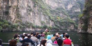 Beijing: Longqing Gorge w/Great Wall or Guyaju Private Tour - Cable car vs hiking: your guide’s weather plan matters