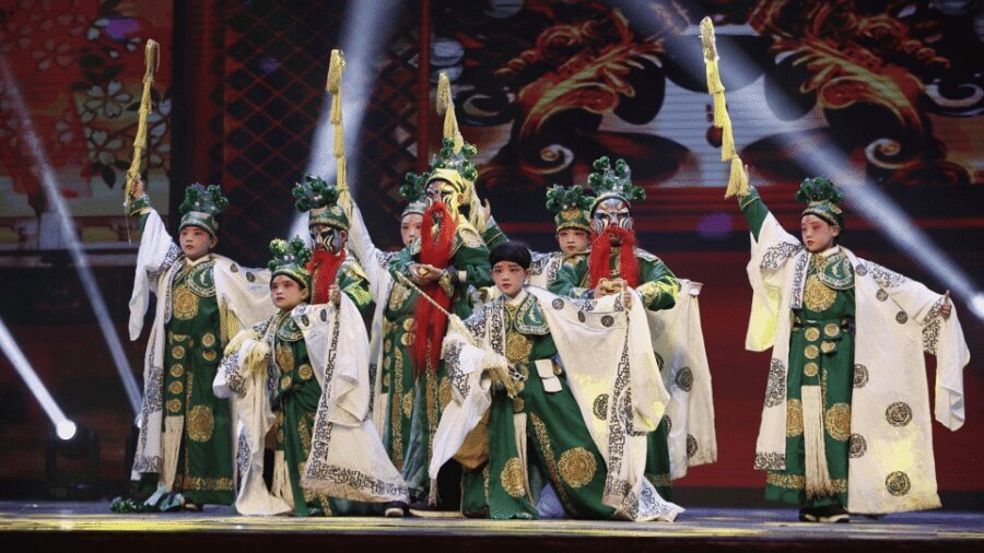 Beijing: Must-See Peking Opera at Liyuan Theatre Ticket - Watching Peking Opera in English: Program Notes and On-Stage Clues