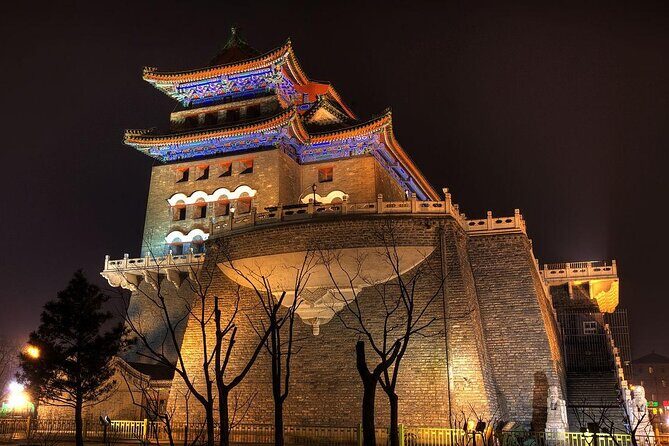 Beijing Private Night Walking Tour: Qianmen Street, Tian'ammen Square and Wangfujing Street - Meeting point, group size, and how the guide keeps it from feeling like a stroll