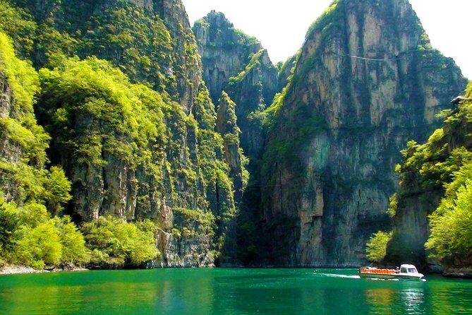 Beijing Private Tour to Badaling Great Wall and Longqing Gorge with Boat Ride - Price and Value: What $236 Buys