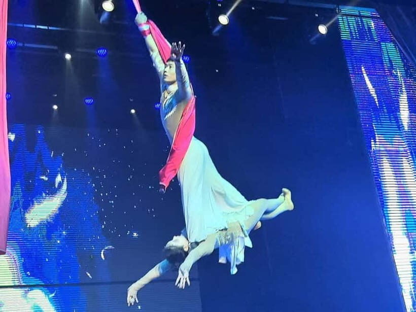 Beijing: Qinle Palace Acrobatics Show Ticket - Traditional meets modern: how the time-travel theme works