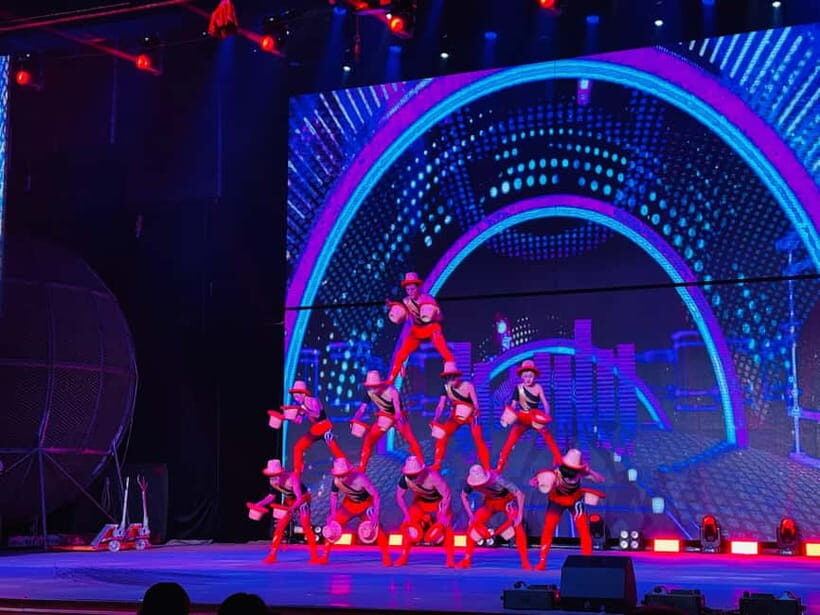Beijing: Qinle Palace Acrobatics Show Ticket - Stage effects that turn a theater into a Han Palace set