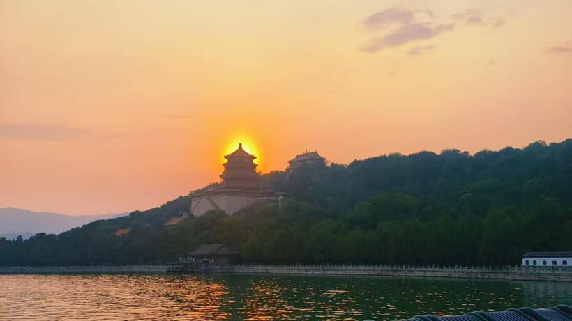 Beijing: Summer Palace Highlight Walking Tour - Travel in Picture Pavilion: The Point Where Photos Make Sense