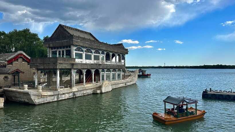 Beijing: Summer Palace Private Tour with Optional Activities - How the Guide Turns Crowds into a Better Day