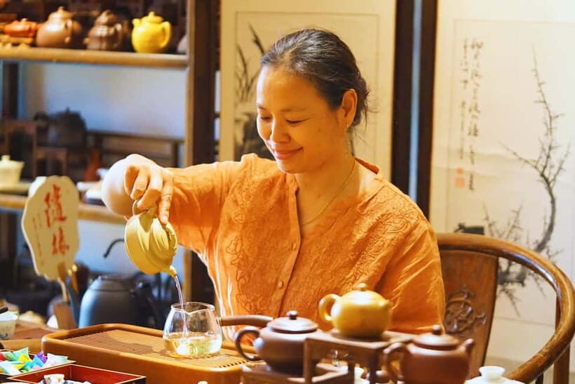 Beijing：Summer Palace & Tea or Calligraphy Experience Tour - Where the Day Starts: 颐和园内东宫门 Meeting Point