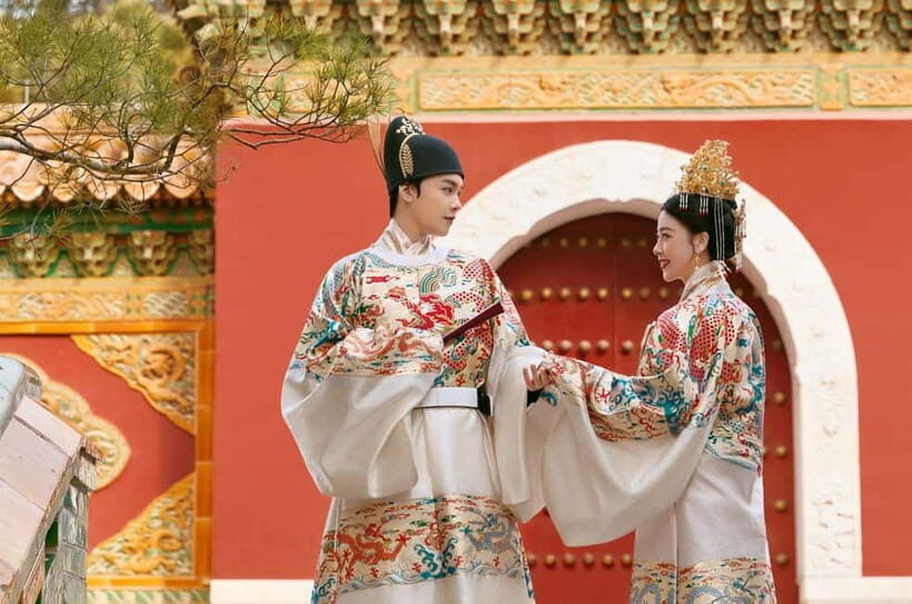 Beijing Traditional Hanfu Experience & Photoshoot for Groups - The Extra Stops: A Photo Pause and a Guided Walk Around Donghuamen