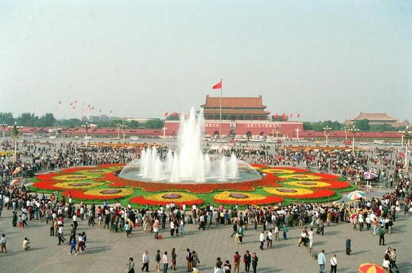 Beijing: Zhongshan Park Entrance Ticket - Yu Garden and the goldfish viewing area: a calmer contrast