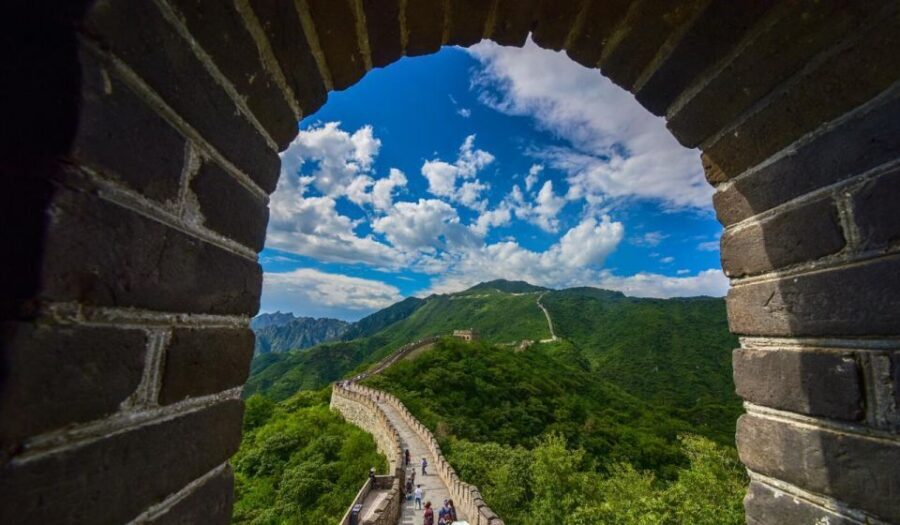 Beijing:Mutianyu/Badaling Great Wall Tour with VIP Fast Pass - What the guide actually does: stories on the climb, then you go your own way