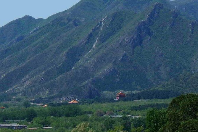 Boutique Tour: Juyongguan, Sacred Way and Dingling of Ming Tombs - Juyongguan Great Wall: less bus-time, more meaning