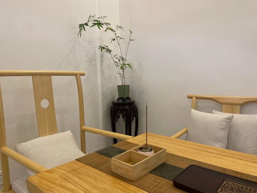 Chinese Tea ceremony in Beijing Hutong courtyard - Price and the 100 RMB add-on: figuring out the real value