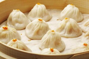 Din Tai Fung Dinner and VIP Class River Cruise Experience in Shanghai - The VIP Class Huangpu River Cruise: Seeing the Bund and Pudong at Night