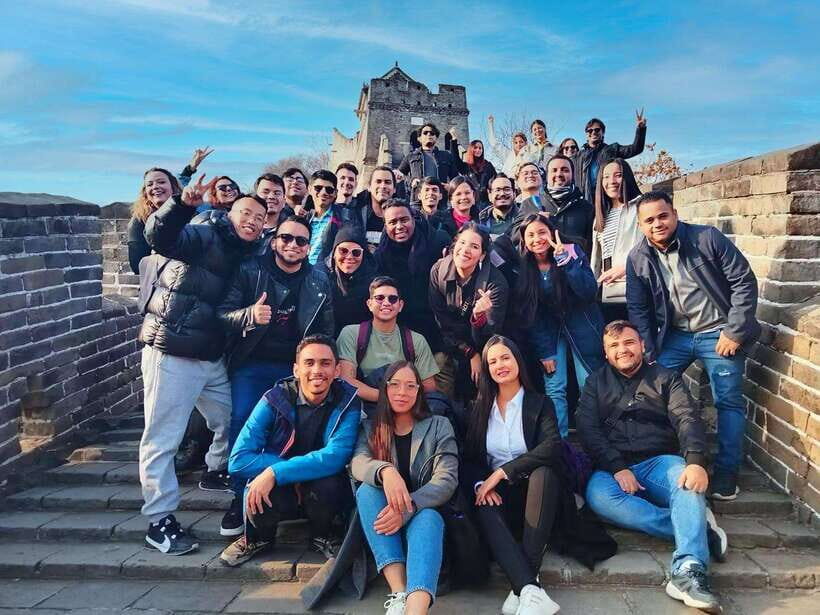 From Beijing: Mutianyu Great Wall Tours with Options - The bus experience: comfort, clear support, and guide storytelling