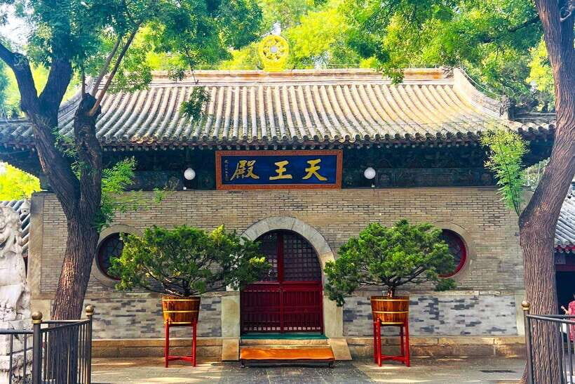 Hutong Walking Tour: Discover Real Beijing without Crowds - Emperors Temple of Past Dynasties: Photo Stop Worth Slowing Down For