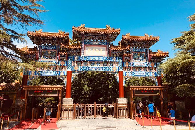Lama Temple, Hutong and Silk & Pearl Market Private Day Tour - Hongqiao Pearl Market: Souvenirs, Accessories, and the Bargaining Reality