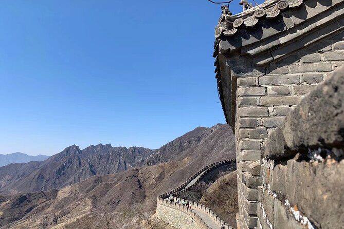 Layover Trip to Great Wall with English Driver in Beijing - The English driver: safety, communication, and real-world support