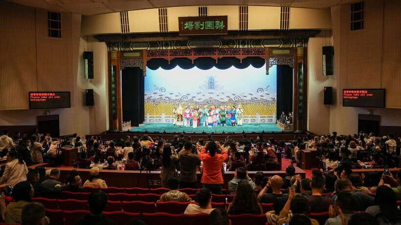 Liyuan Theater Beijing Opera Show Tickets - Liyuan Theater at Qianmen Jianguo Hotel: your easy landing point