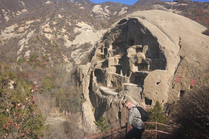 Longqingxia Gorge Cruise and Guyaju Cave Dwellings Private Day Tour - Longqingxia Gorge cruise: temples, karst caves, and that cool river breeze