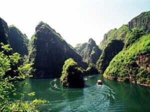 Longqingxia Gorge Cruise and Guyaju Cave Dwellings Private Day Tour - A lunch that fits the day: regional meal at a farmer’s house