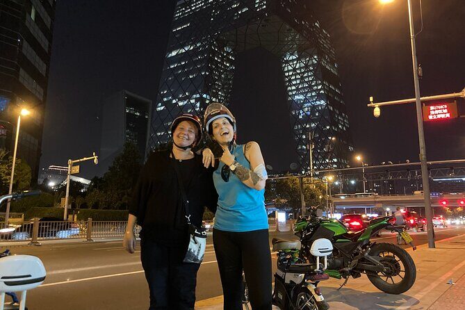 Modern Beijing Discovery by Bike - Jianwai SOHO / SOHO China: Shopping-Mall Architecture, Fast Stop Style