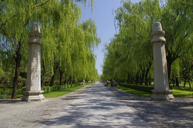 Mutianyu Great Wall & Ming Tombs All Inclusive Private Tour - Strolling the Sacred Way: Where the Tomb Experience Becomes “Walkable”