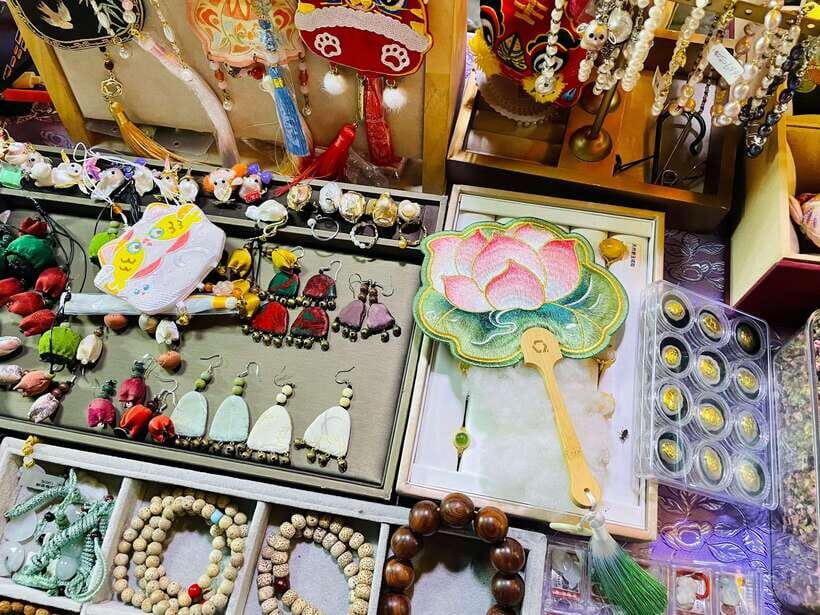 Night Market Haggling Adventure with an English Guide! - 3 Hours, Private Group, $68: Is It Worth the Money?