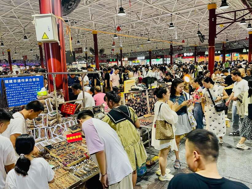 Night Market Haggling Adventure with an English Guide! - Your English Guide Turns Haggling Into a Skill (Not Stress)