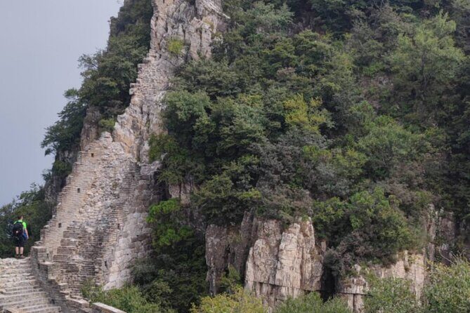 Private Great Wall Hiking Tour: Jiankou to Mutianyu - The in-between stretch: navigating the climb toward Mutianyu