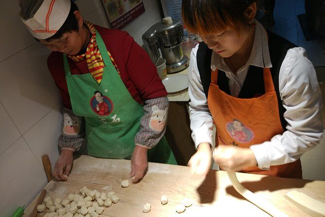 Private Hutong Culture Tour with Dumpling Cooking Class plus Cricket Fighting Game - Cricket fighting in Beijing: unusual, but it fits the culture