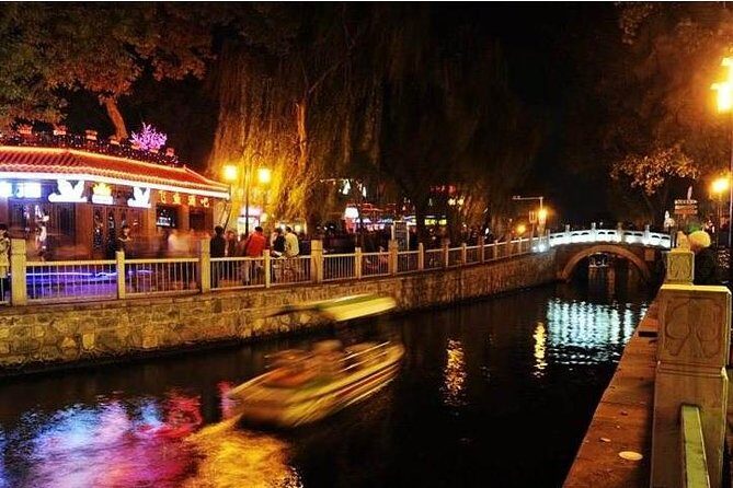 Private Night Tour: Discover Beijing in Bustling Lights - Old Beijing by lantern light: Yandaixie Street and Houhai’s night scene
