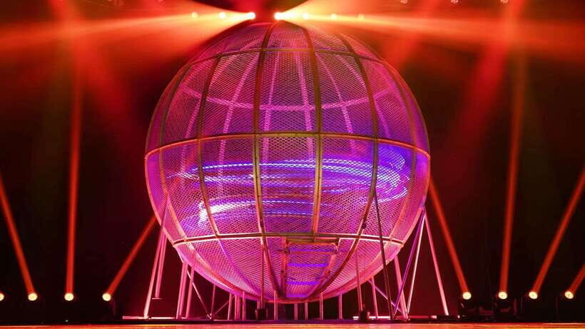 Red Theatre Beijing Acrobatic Show Tickets - Red Theatre Beijing Acrobatic Show: the one-hour magic